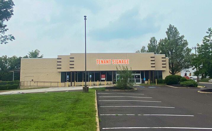 Pictures of Retail property located at 300 York Rd, Willow Grove, PA 19090 for sales - image #1