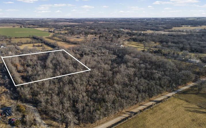 Pictures of Land property located at NW Lot E Pine Street, 71901, MO 64730 for sales - image #1