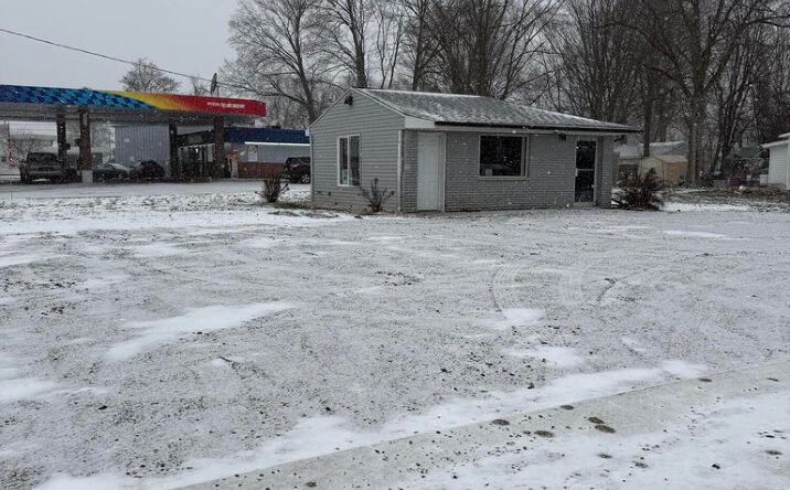 Pictures of Retail, Office, Special Purpose property located at 102 N Lincoln Avenue, Three Rivers, MI 49093 for sales - image #1