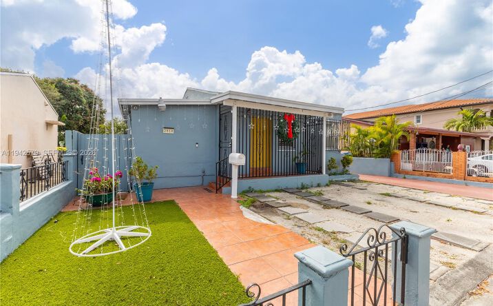 Pictures of Multifamily property located at 2818 SW 2nd St, Miami, FL 33135 for sales - image #1