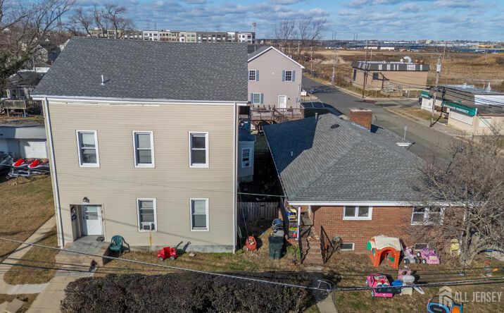 Pictures of Multifamily property located at 122 S Rosewell Avenue S, South Amboy, NJ 08879 for sales - image #1