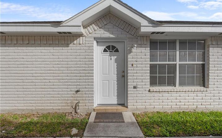 Pictures of Multifamily property located at 2502 Cervantes Avenue, Edinburg, TX 78541 for sales - image #1