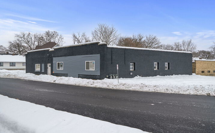 Pictures of Multifamily property located at 909-911 Ridge Avenue, Rockford, IL 61103 for sales - image #1