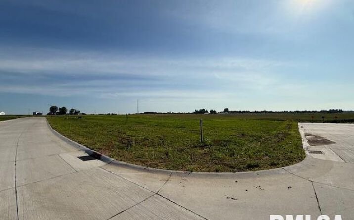 Pictures of Land property located at 5727 MARTIN Avenue, Bettendorf, IA 52722 for sales - image #1