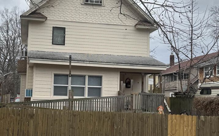 Pictures of Multifamily property located at 1109 SW Lincoln ST, Topeka, KS 66604 for sales - image #1