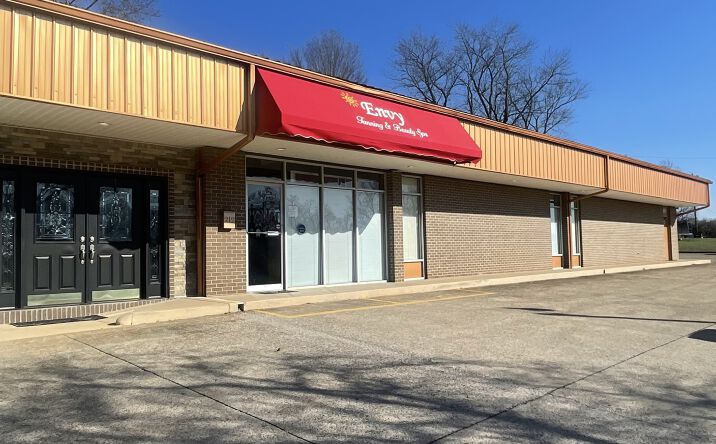 Pictures of Retail property located at 212 Springer Road, Lawrenceburg, TN 38464 for sales - image #1