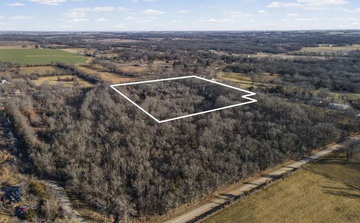 Pictures of Land property located at NE Lot E Pine Street, 71901, MO 64730 for sales - image #1