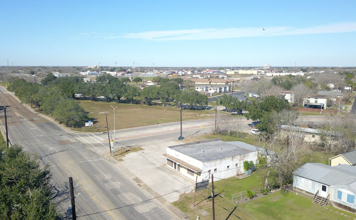 Pictures of Industrial, Office, Retail property located at 2004 E North St, Victoria, TX 77901 for sales - image #1