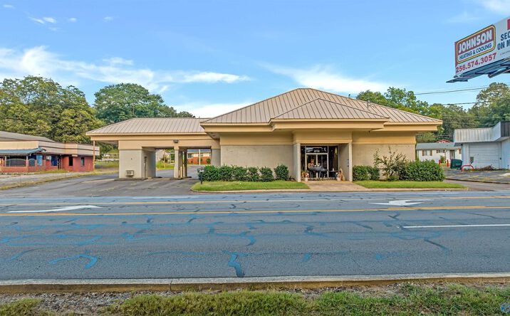 Pictures of Retail, Office property located at 1711 S Broad St, Scottsboro, AL 35768 for sales - image #1