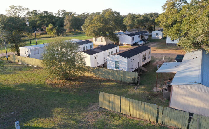 Pictures of Mobile Home Park property located at 4499 US-90, Alleyton, TX 78935 for sales - image #1