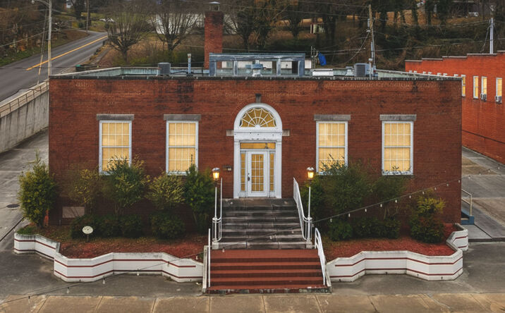 Pictures of Office, Mixed Use, Business for Sale property located at 219 E Broadway St, Newport, TN 37821 for sales - image #1