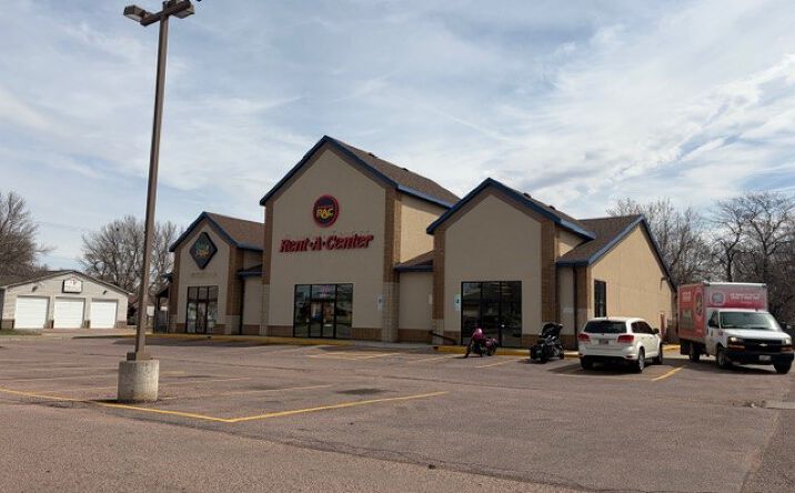 Pictures of Retail property located at 2501 W 10th St, Sioux Falls, SD 57104 for sales - image #1