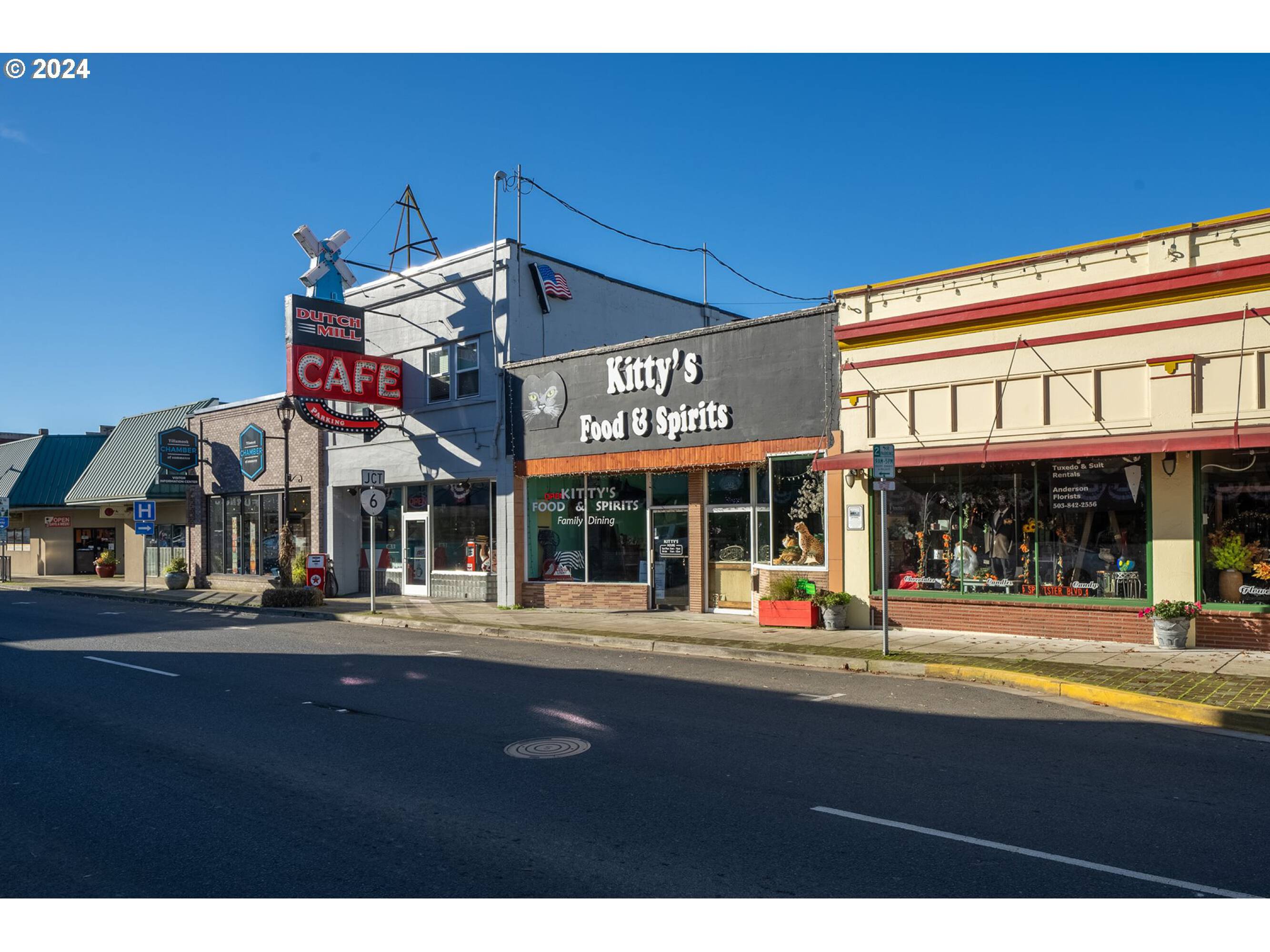 204 Main Ave, Tillamook, OR 97141
