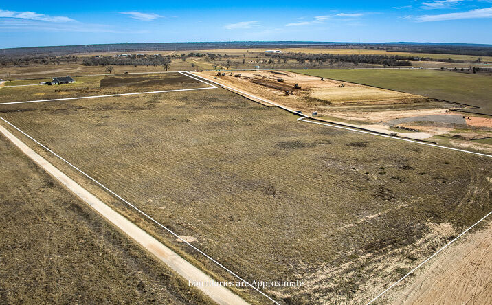 Pictures of Land property located at 762 TX-304, Bastrop, TX 78602 for sales - image #1