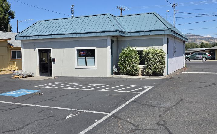 Pictures of Office, Retail property located at 844 S Riverside Ave, Medford, OR 97501 for sales - image #1