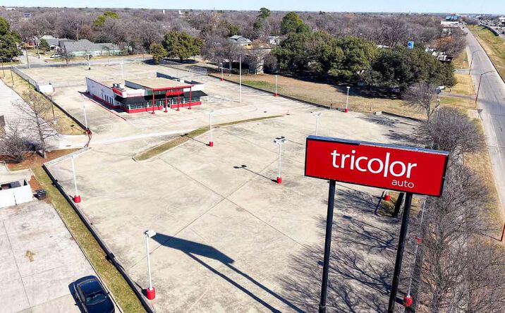 Pictures of Retail property located at 400 N. Riverside Drive, Fort Worth, TX 76111 for sales - image #1