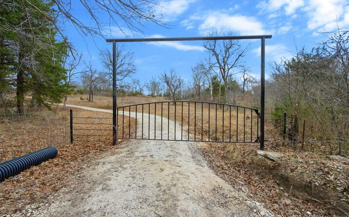 Pictures of Land property located at 20 E 2010 Road, Hugo, OK 74743 for sales - image #1