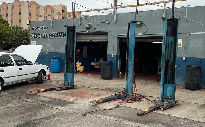 Pictures of Industrial, Retail property located at 11480 W Flagler St, Sweetwater, FL 33174 for sales - image #1