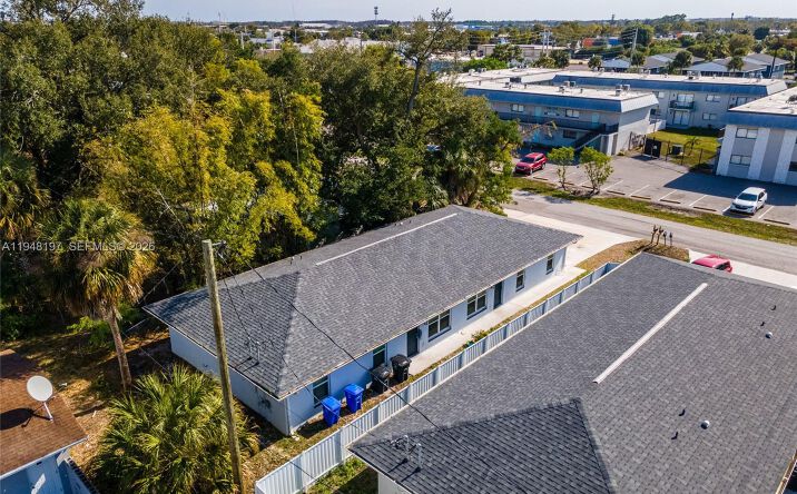 Pictures of Multifamily property located at 2403/2405 Maple Ave, Fort Myers, FL 33901 for sales - image #1