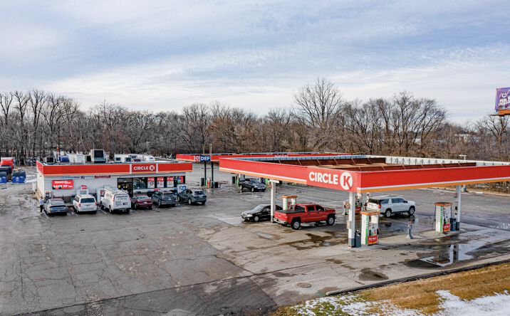 Pictures of Retail property located at 1005 N Riley Hwy, Shelbyville, IN 46176 for sales - image #1