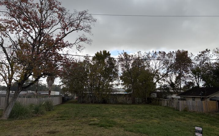 Pictures of Land property located at 1523 2nd St, League City, TX 77573 for sales - image #1