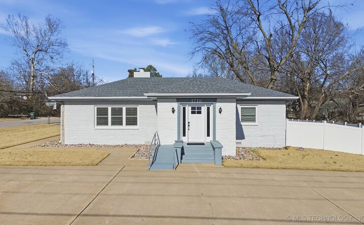 Pictures of Office property located at 1718 W Broadway St, Collinsville, OK 74021 for sales - image #1