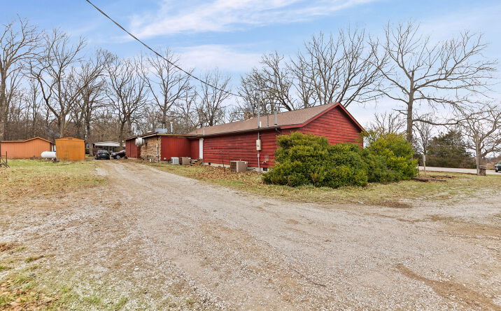 Pictures of Mixed Use, Retail, Special Purpose property located at 1162 School St, Percy, IL 62272 for sales - image #1