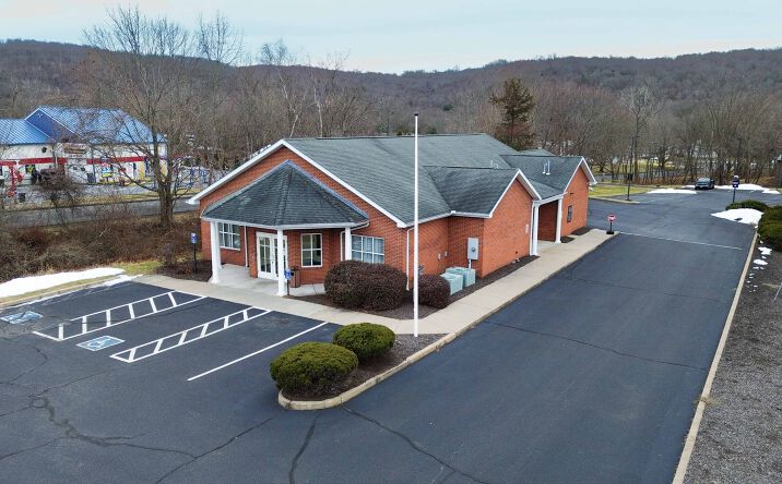 Pictures of Retail property located at 1009 New Haven Rd, Naugatuck, CT 06770 for sales - image #1