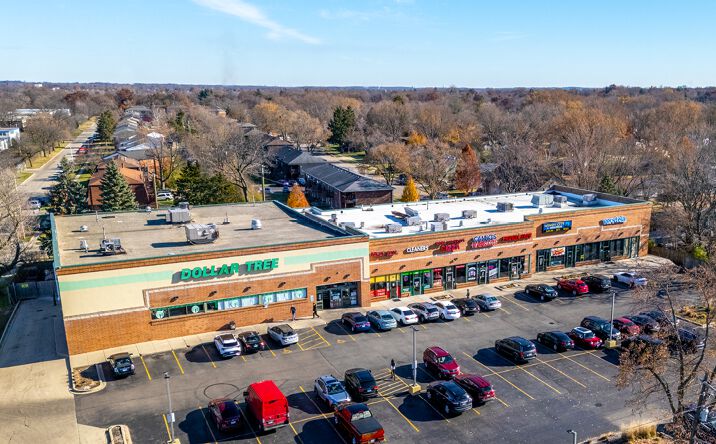 Pictures of Retail property located at 943 N McLean Blvd, Elgin, IL 60123 for sales - image #1