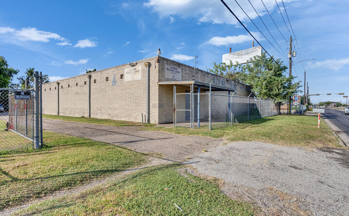 Pictures of Land, Mixed Use, Office property located at 151 West Road, Houston, TX 77037 for sales - image #1