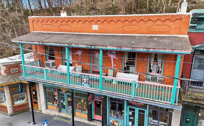 Pictures of Retail property located at 84 Spring St, Eureka Springs, AR 72632 for sales - image #1