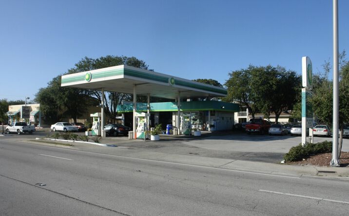 Pictures of Retail property located at 7424 4th St N, St. Petersburg, FL 33702 for sales - image #1