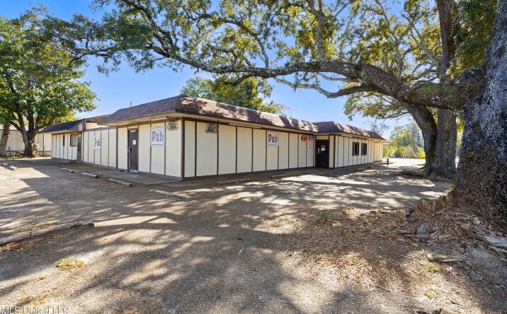 Pictures of Retail property located at 2061 Pass Road, Biloxi, MS 39531 for sales - image #1