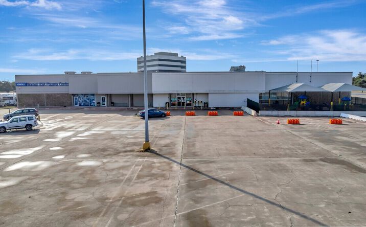 Pictures of Industrial property located at 1309 E Red River St, Victoria, TX 77901 for sales - image #1