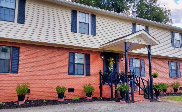 Pictures of Multifamily property located at 218 E 8th Street, Trenton, TN 38382 for sales - image #1