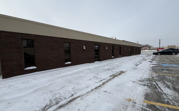 Pictures of Office property located at 2013 4th St SW, Mason City, IA 50401 for sales - image #1