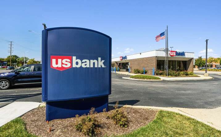 Pictures of Retail property located at 940 E Rand Rd, Mount Prospect, IL 60056 for sales - image #1