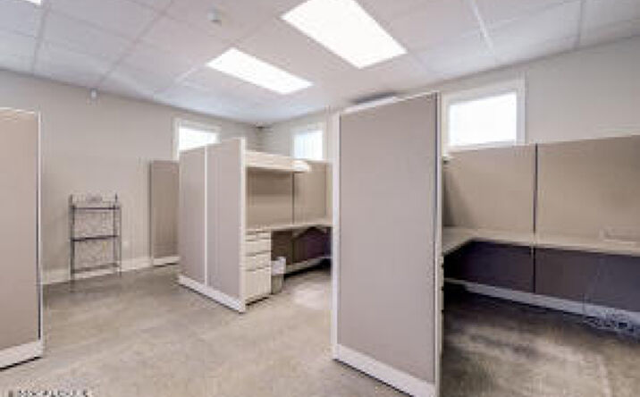 Pictures of Office, Retail property located at 1825 24th Avenue, Meridian, MS 39301 for sales - image #1