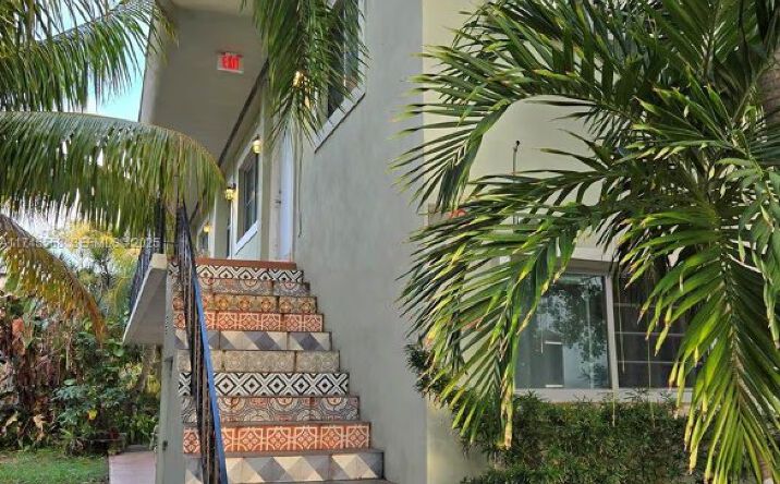 Pictures of Multifamily property located at 7025 Rue Granville, Miami Beach, FL 33141 for sales - image #1