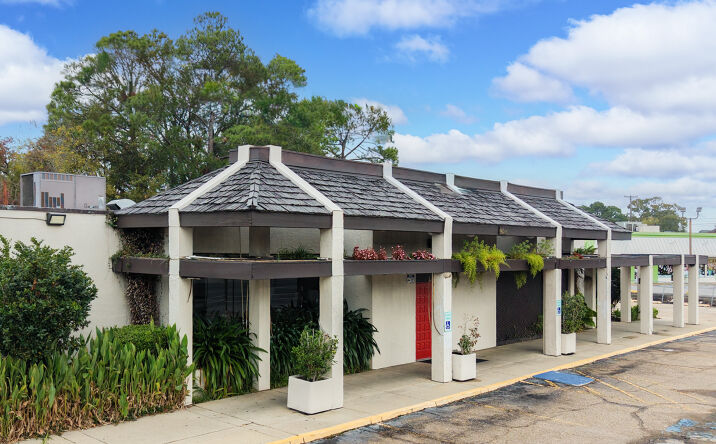 Pictures of Retail property located at 4110 Johnston St, Lafayette, LA 70503 for sales - image #1