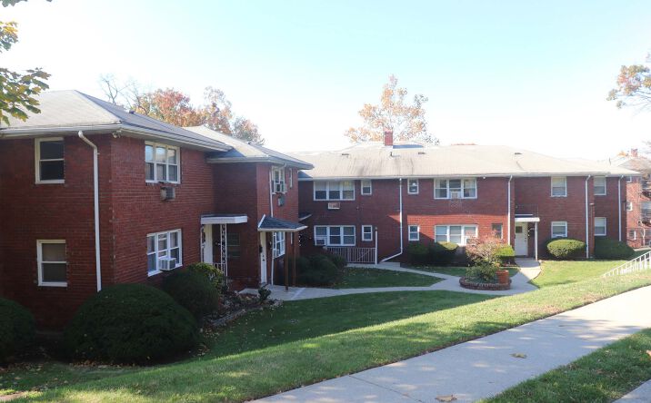 Pictures of Multifamily property located at 325 Grantwood Blvd, Palisades Park, NJ 07650 for sales - image #1