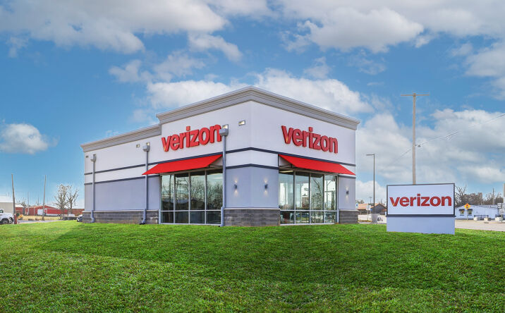 Pictures of Retail property located at 402 N Commercial St, Harrisburg, IL 62946 for sales - image #1