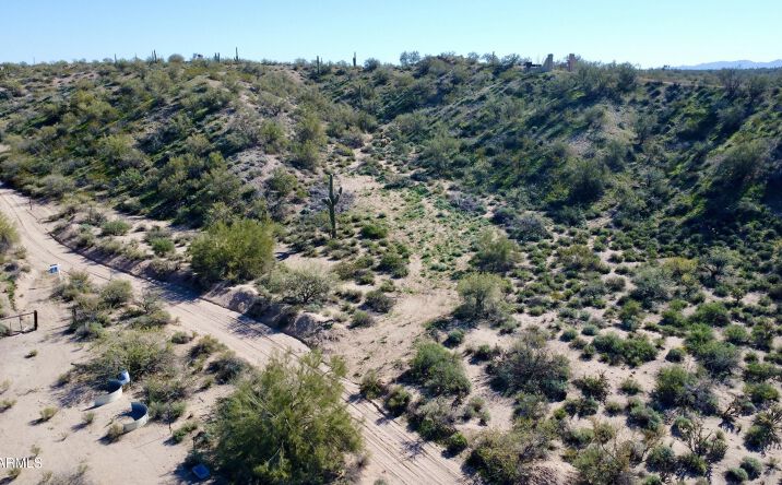 Pictures of Land property located at 41XX3 N 276th Ave 3, Morristown, AZ 85342 for sales - image #1