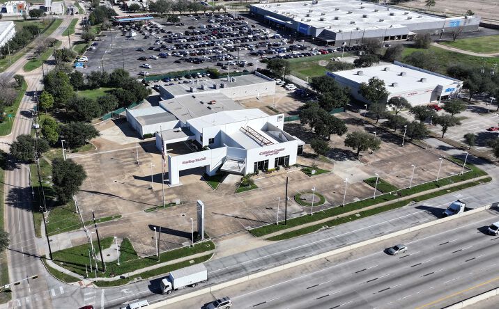 Pictures of Retail property located at 18700 Northwest Freeway, Houston, TX 77065 for sales - image #1