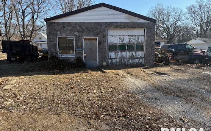 Pictures of Retail property located at 2172 S 16TH Street, Springfield, IL 62703 for sales - image #1