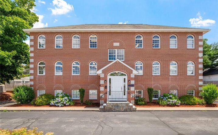 Pictures of Office property located at 352 Park Avenue, Woonsocket, RI 02895 for sales - image #1