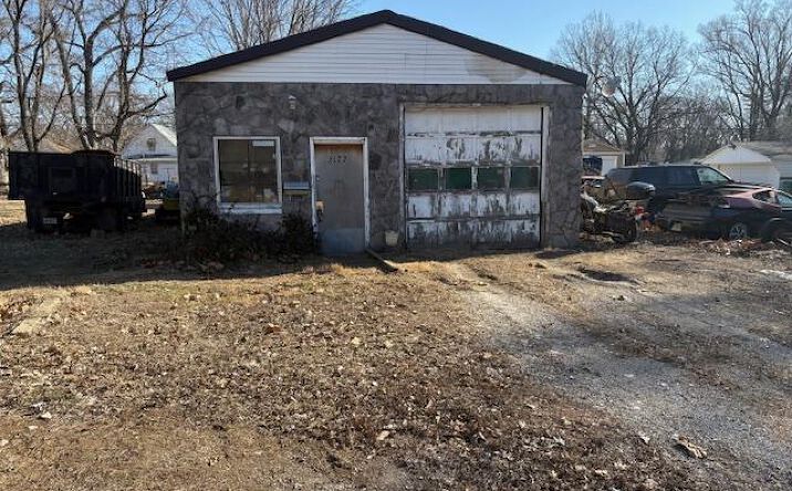 Pictures of Special Purpose property located at 2172 S 16th St, Springfield, IL 62703 for sales - image #1