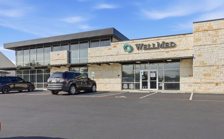 Pictures of Office, Retail property located at 601 Crystal Falls Pkwy, Leander, TX 78641 for sales - image #1
