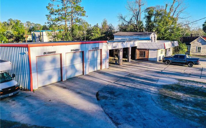 Pictures of Retail property located at 1180 Ossie Davis Pkwy, Waycross, GA 31501 for sales - image #1