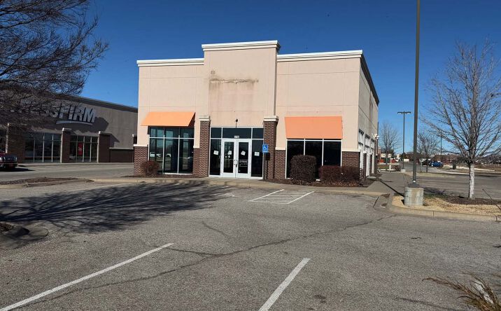 Pictures of Retail property located at 1716 N Waldron St, Hutchinson, KS 67501 for sales - image #1